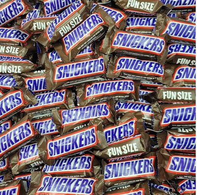 Snickers Fun Size Chocolate Candy Bars – Individually Wrapped Nougat, Caramel, Peanut & Milk Chocolate Treats – Bulk Packs for Sharing & Snacking
